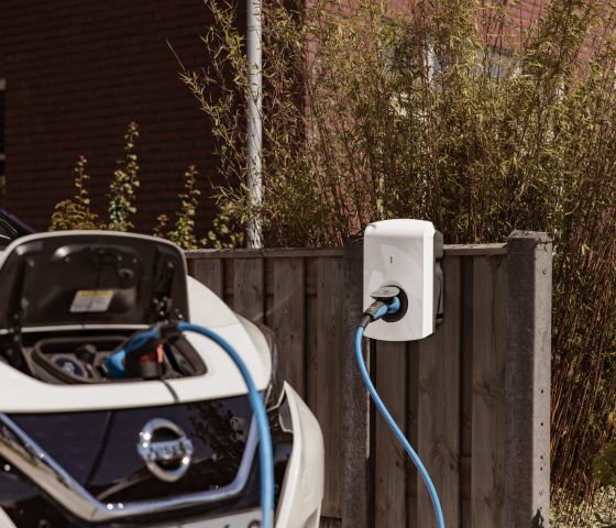 Alfen EV Charging Eve Single S line white home 2